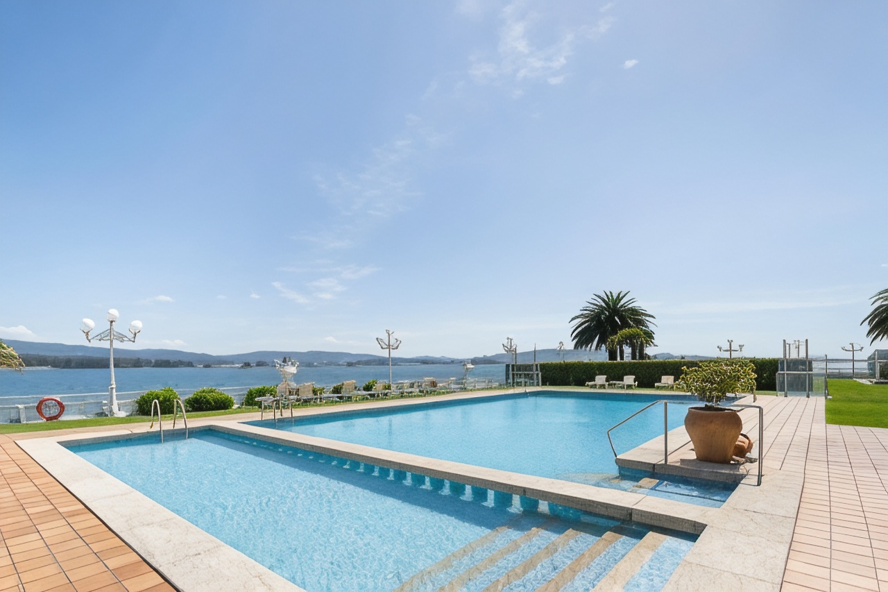 豪华双人或双床房 带侧海景