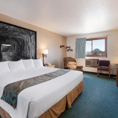 King Room - Non-Smoking Super 8 by Wyndham Hill City/Mt Rushmore/ Area Promo Code