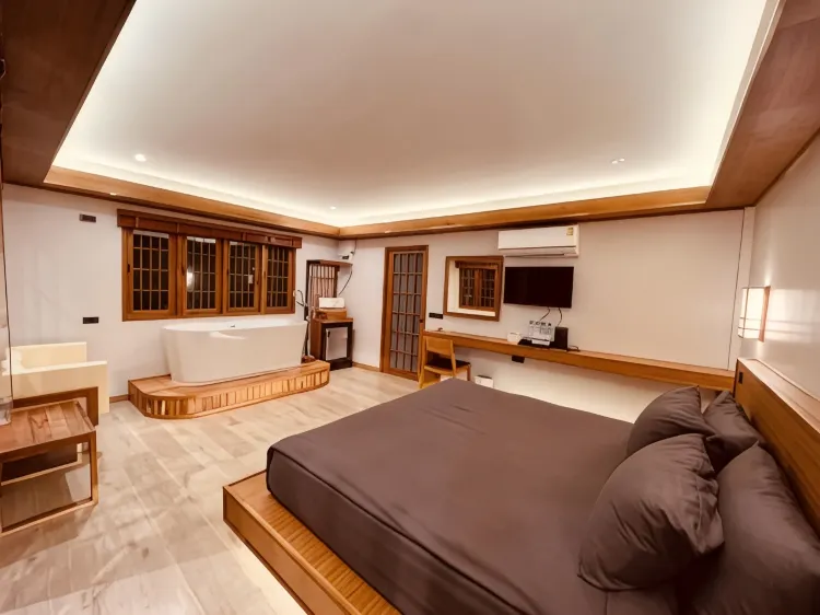 ห้องดีลักซ์ เตียงใหญ่ พร้อมระเบียง