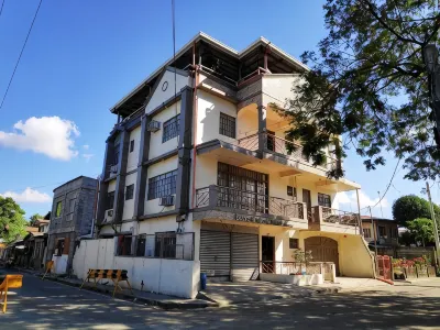 Beinte Singko de Marso Apartments Hotele w: 