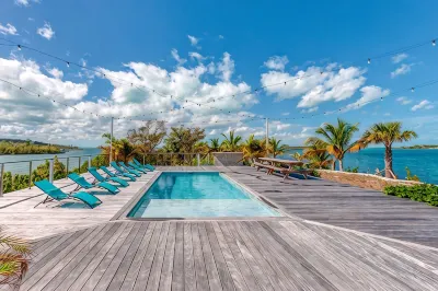 Waterfront 4-Bedroom Home on Private Peninsula w/ Private Dock! โรงแรมใน