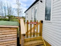 Luxury Lakeside Lodge - Fishing Lake - Pet Friendly - 5 Miles From Flamingo Land マルトンのホテル