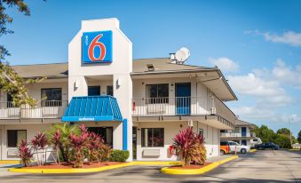 Motel 6 Ft. Pierce, FL