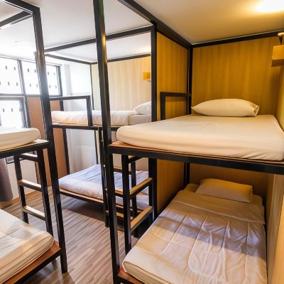 Entire Private 6-Bunk-Bed Dormitory with Shared Bathroom-Mixed