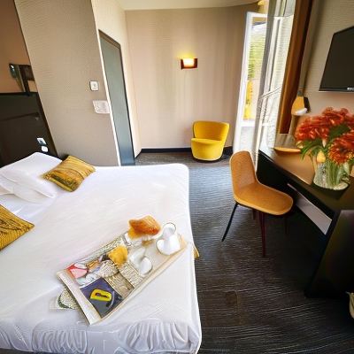 Superior Double or Twin Room with Balcony Hotel Molière Promo Code