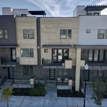 Luxury Downtown Spacious 3 bedroom New Townhome