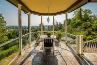 Large luxury home!  Views!  Hot tub!  Game room!  EV charger! Pool table! Grill!