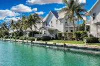 Updated Villa- Coral Lagoon 3Bed 2.5 Bath Luxury Home