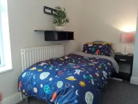 Luxury House Near City Center Hospital & Superstore  호텔