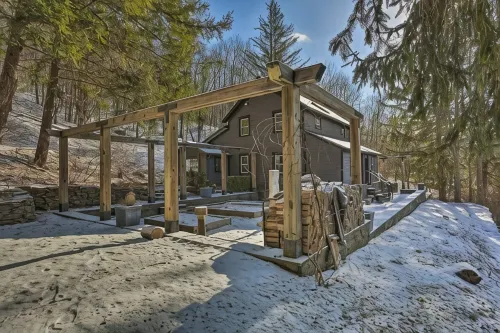Architectural Gem - Catskill Chalet, Hot Tub, Wraparound Deck on 6 Acres