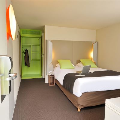 Standard Room with 2 Single Beds  and 1 Junior Bed