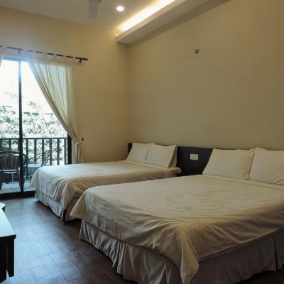 Quadruple Room with Private Bathroom Kupon Cameronian Inn