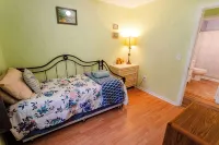 Blue Heron Cottage with Game Room, Deck and Hot Tub! Hôtels à : 