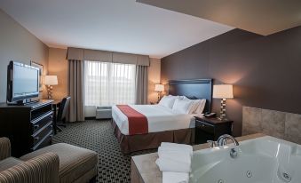 Holiday Inn Express & Suites Green Bay East