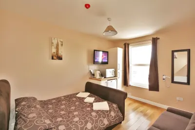 Central Studios Gloucester Road by Roomsbooked Hotels in 