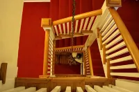Red Rocker Inn