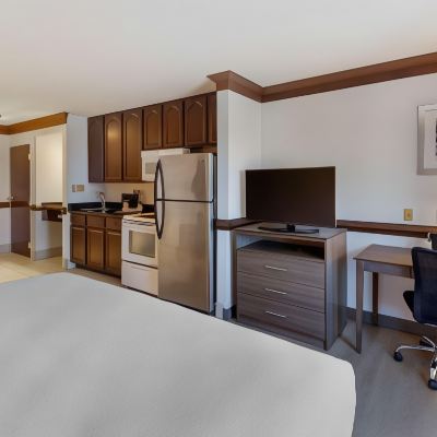 King Suite with Kitchenette and Whirlpool