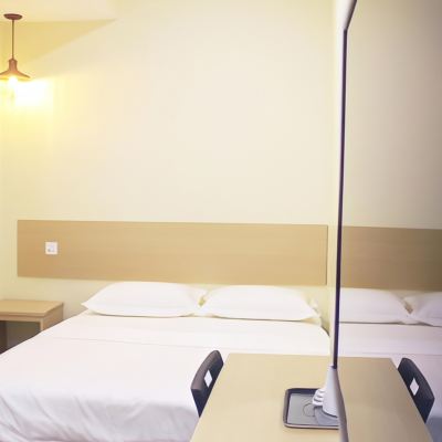 Bilik Deluxe Kupon No. 31 Maple Inn