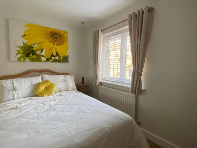 Modern 1st floor apartment Отели в г. 