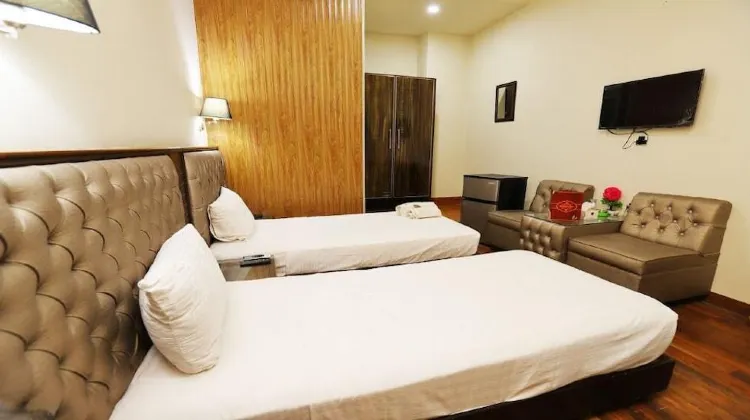 Khayyam Hotel Room