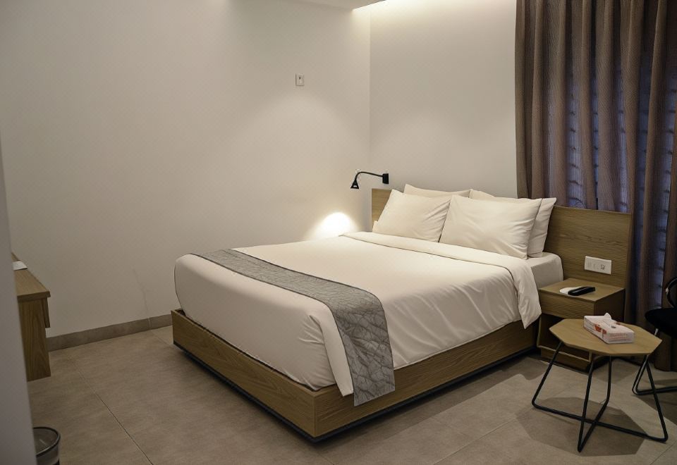 Priyo Nibash Stylish Residential Hotel Deluxe Queen Room