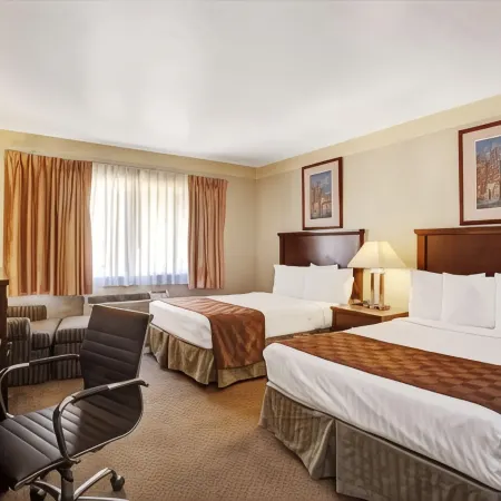 Travelodge by Wyndham Everett City Center Отели в г. Эверетт