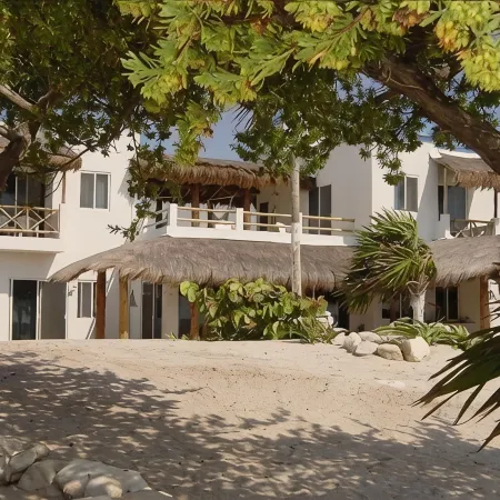 Spacious Beachside Villa with Gourmet Cook, Pool, WiFi – Large Sandy Clean Beach