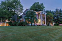 Silver Heart Inn & Cottages