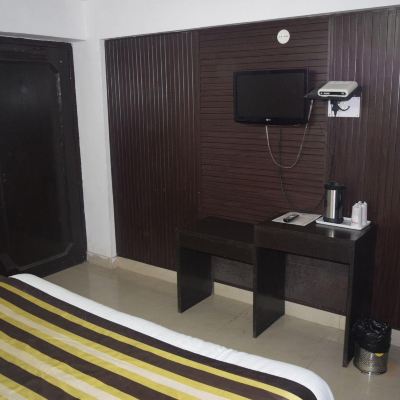 Deluxe Double Room, 1 Double Bed, Accessible, Smoking