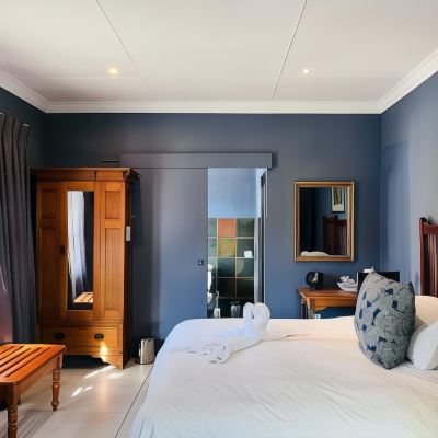 Executive Suite, 2 Bedrooms, Connecting Rooms, Courtyard View