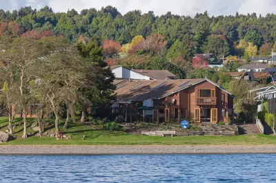 Cascades Lakefront Motel Hotels in 