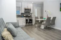 Charming 1 bedroom 1 bathroom guest house with AC, WiFi in brilliant Glendale