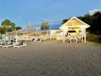 Waterfront 3-Bedroom Villa at Popular Chrishi Beach, Nevis with Everything! Hoteles en Cliftons