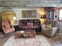 Red Fox Ridge Cabin Retreat - No Cleaning Fee. Relax and unwind
