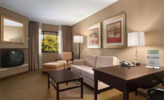 DoubleTree Suites by Hilton Hotel Dayton - Miamisburg