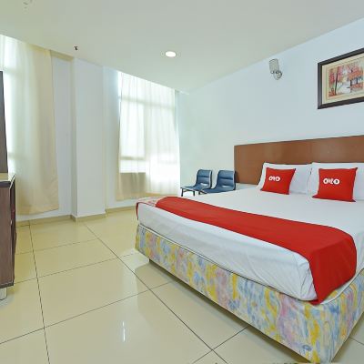 Bilik queen mewah Kupon OYO 90494 Sam Huat Hotel