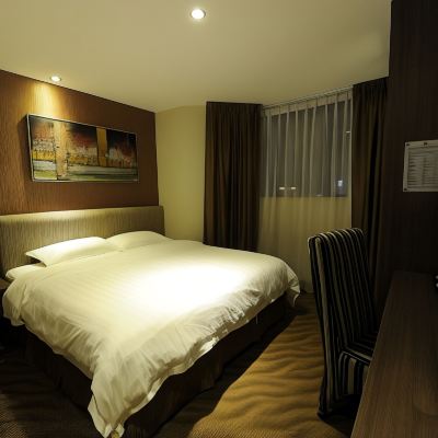 Bilik Deluxe King Kupon The Imperial Hotel