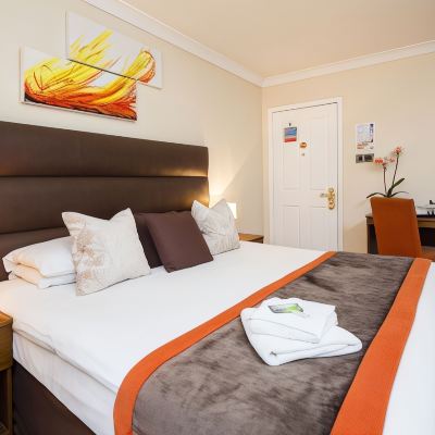 Standard Double Room, Ensuite (Large Double Bed)