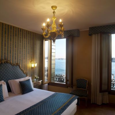 Superior Double Room with Lagoon View