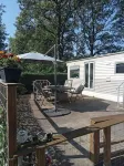 Cozy, mobile home Banjer at camping de Tien Heugten in Schoonloo のホテル