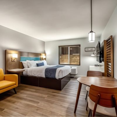 Queen Suite - Non-Smoking - Accessible Homestay Suites - Studios & Spas Promo Code