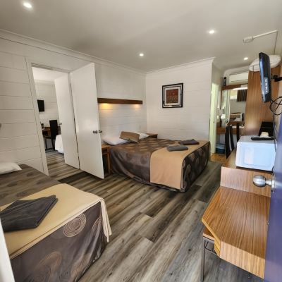 Standard Family Suite Byer Fountain Motor Inn Promo Code