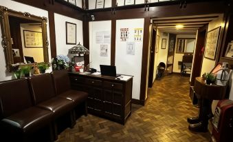 Barons Court Hotel - Housity