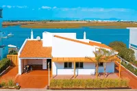 WaxHostel & Apts Hotele w: 