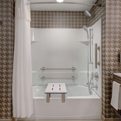 One-Bedroom Queen Suite-Mobility/Hearing Accessible Tub