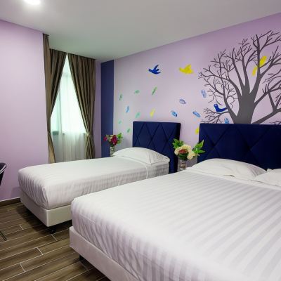 Bilik Deluxe Keluarga Kupon Hotel Zamburger Mak Ros