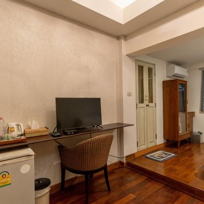 Bangkok Standard Double Room Seven Senses Guesthouse Promo Code
