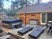 Modern Mountain Cabin with Treehouse & New Hot Tub under the Stars Near Rmnp