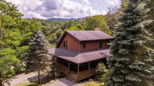 4-Bed/Bath Cabin: Hot Tub, Game Room, Pet-Friendly!