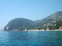 Sea view garden apartment with pool option. Near beach between Nice and Monaco